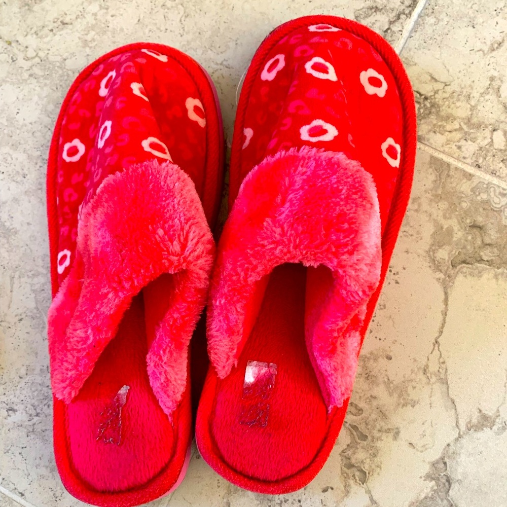 Winter women slippers fit size 6.5-7 brand new
